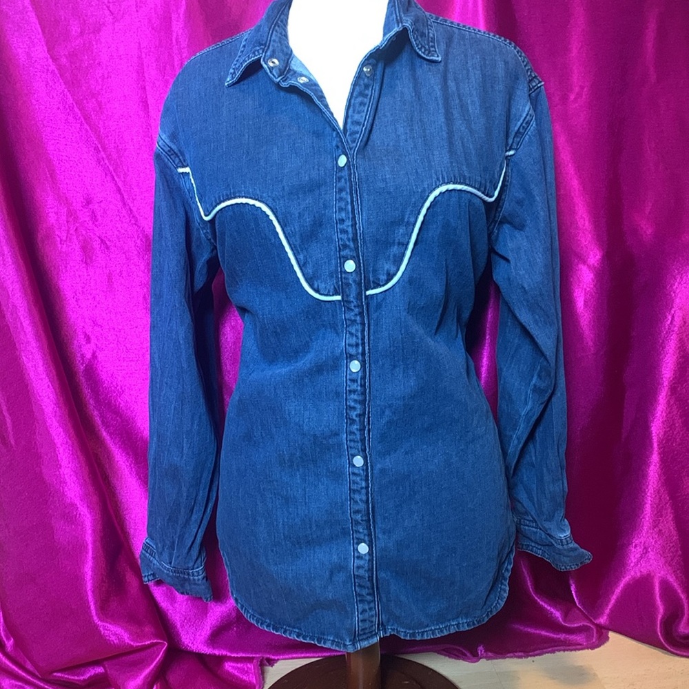 Asos size 4 uk, lightly loved denim 100% button up. Peal coloured buttons